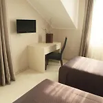 Guest house Resident *