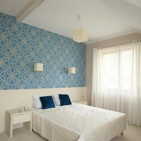 Resident 招待所 *