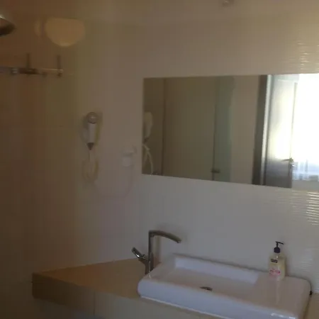 Resident 招待所 *