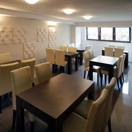 招待所 Resident *