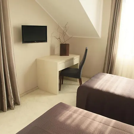 招待所 Resident *